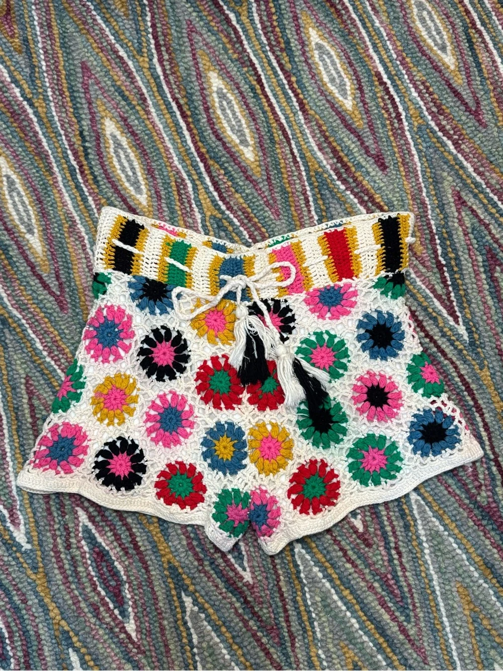 FARM Rio Crochet High-Waist Shorts with Multi-Color Floral Motifs, Large, NWOT - Picture 3 of 11